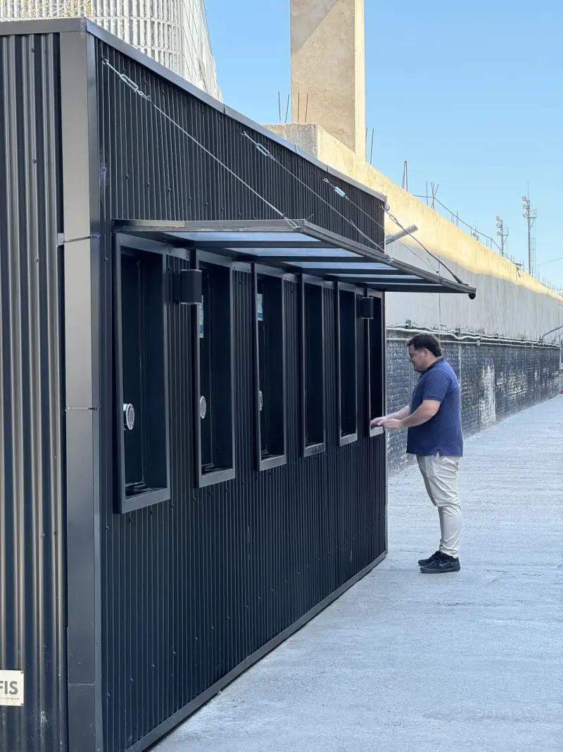 Módulo Movistar Arena con ventanillas de atención