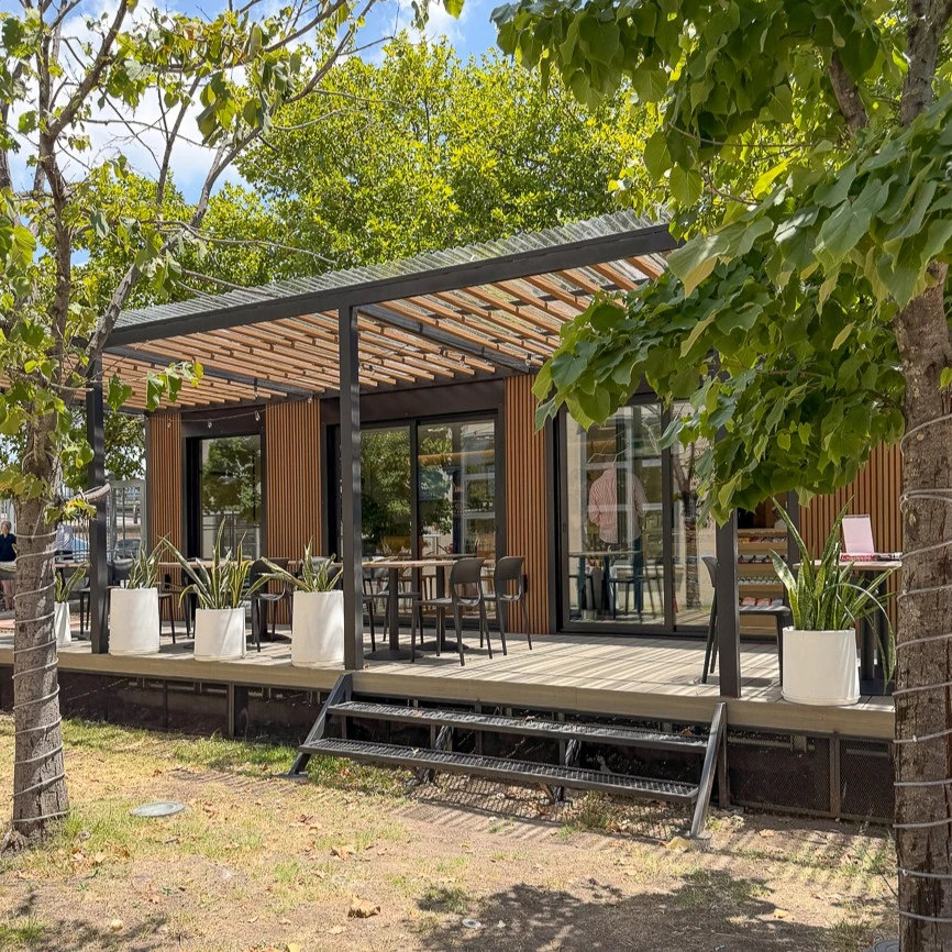 Pérgola WPC cubierta