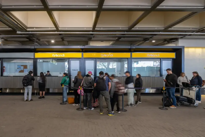 Mostradores flybondi en módulo Offis del Aeroparque