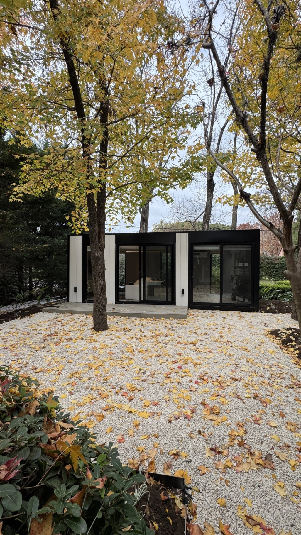 Módulo OFFIS entre árboles de otoño